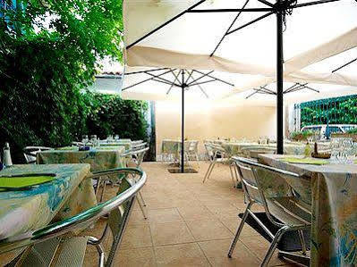 Logis Hotel Restaurant Metropole Mirande  Exterior photo